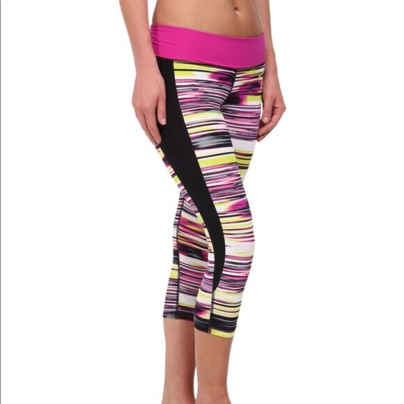 NIKE Solar Wind Hydro Fuchsia Flash Black Capri Size XL Workout Gym Yoga Pants - Picture 2 of 13